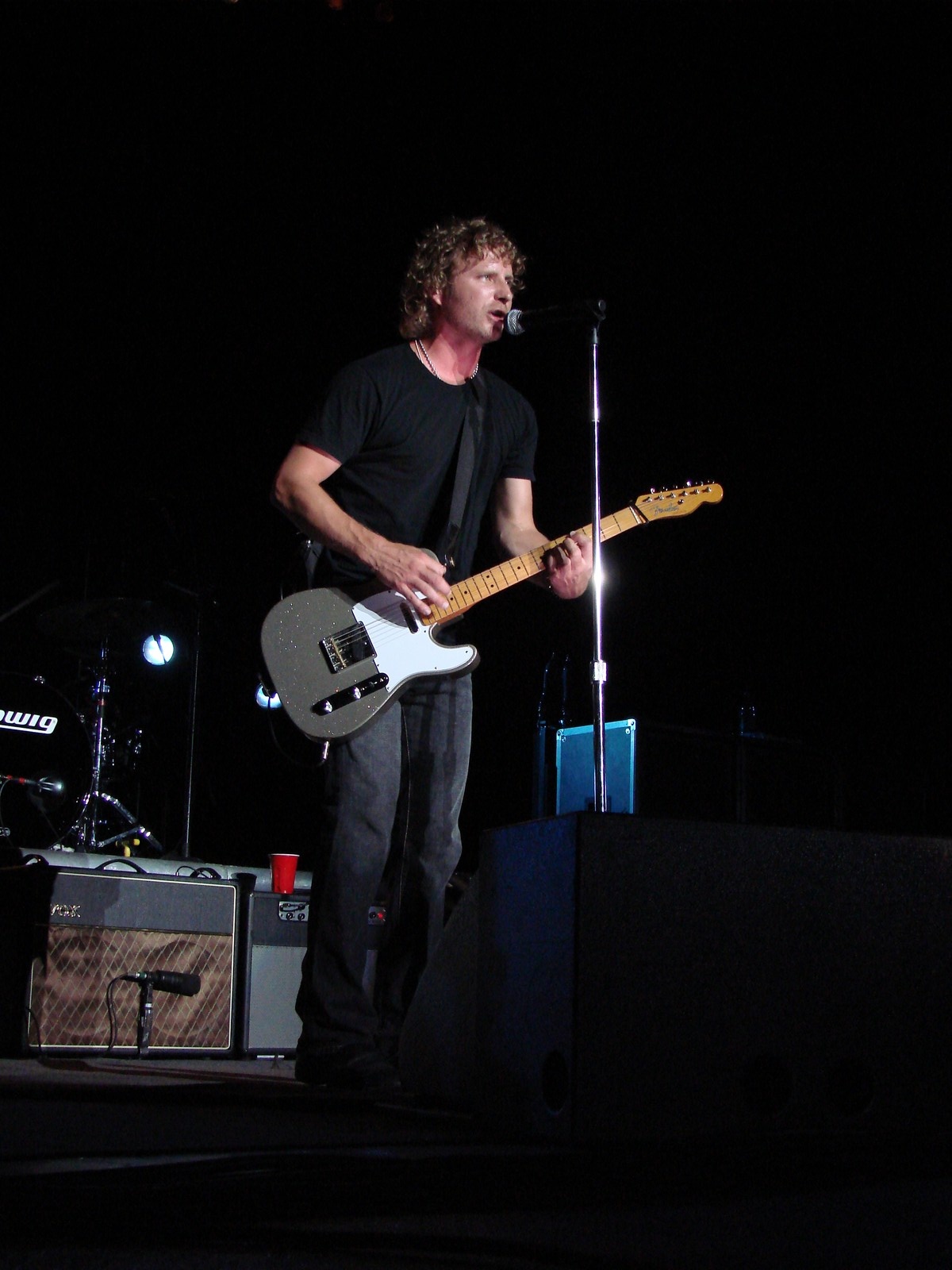 Music Notes - Dierks Bentley, photograph 0029