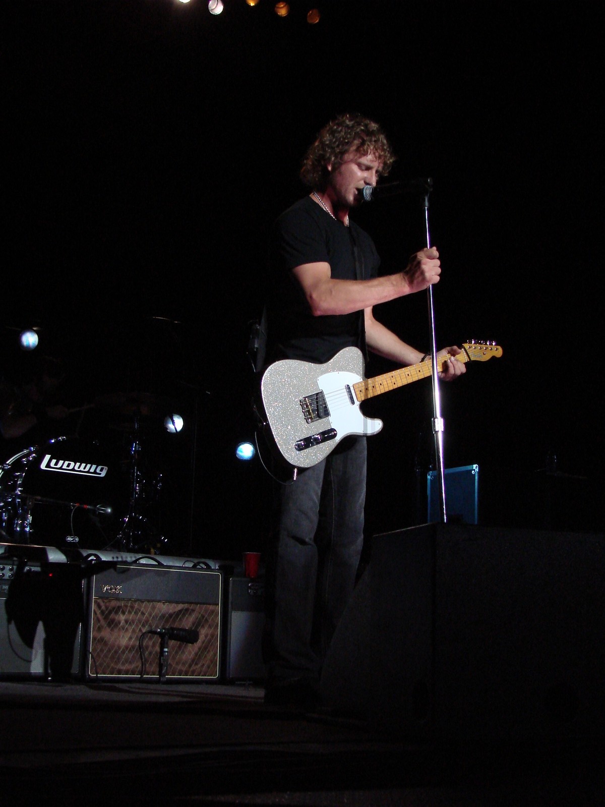 Music Notes - Dierks Bentley, photograph 0030