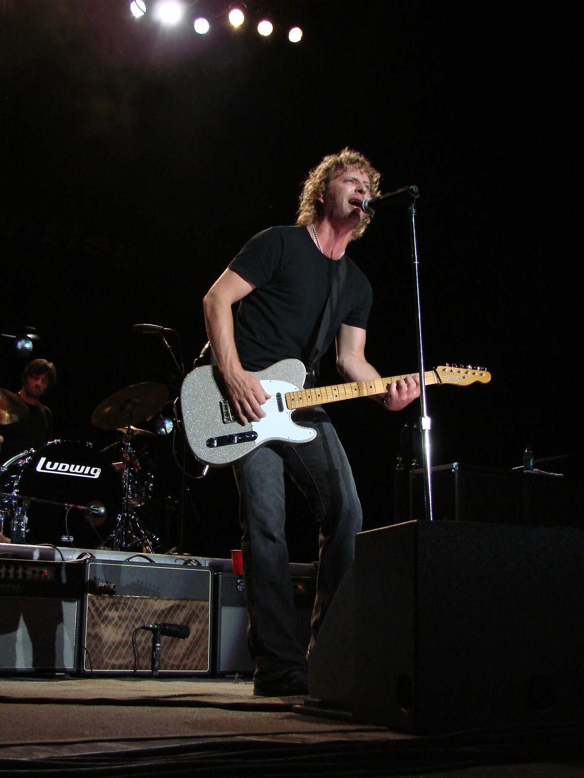 Music Notes - Dierks Bentley, photograph 0031