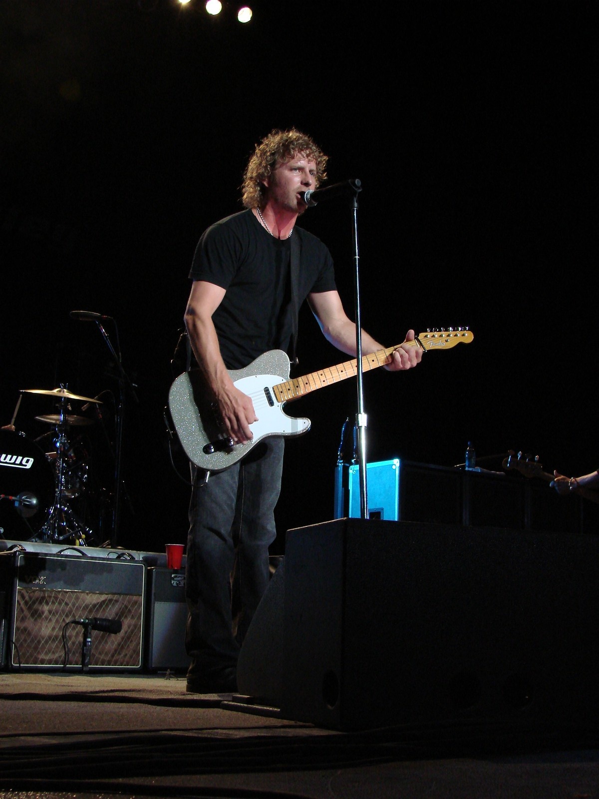 Music Notes - Dierks Bentley, photograph 0032