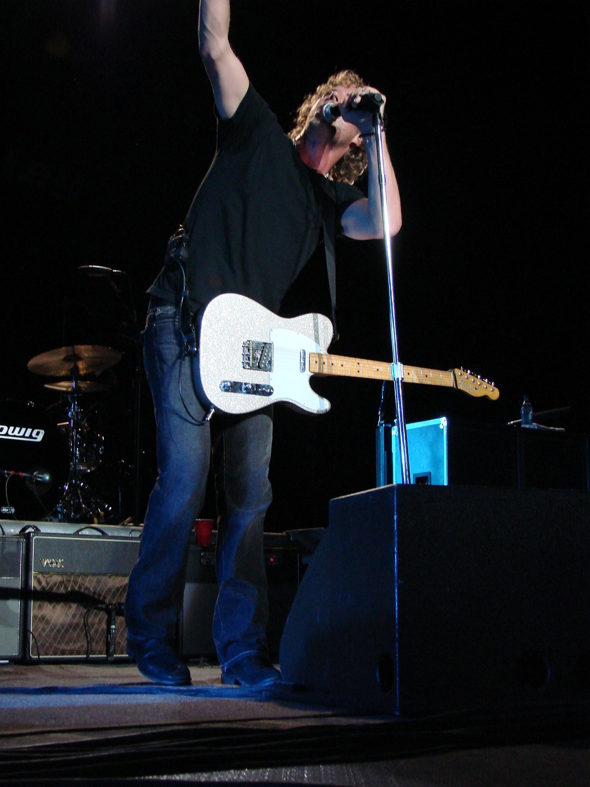 Music Notes - Dierks Bentley, photograph 0034