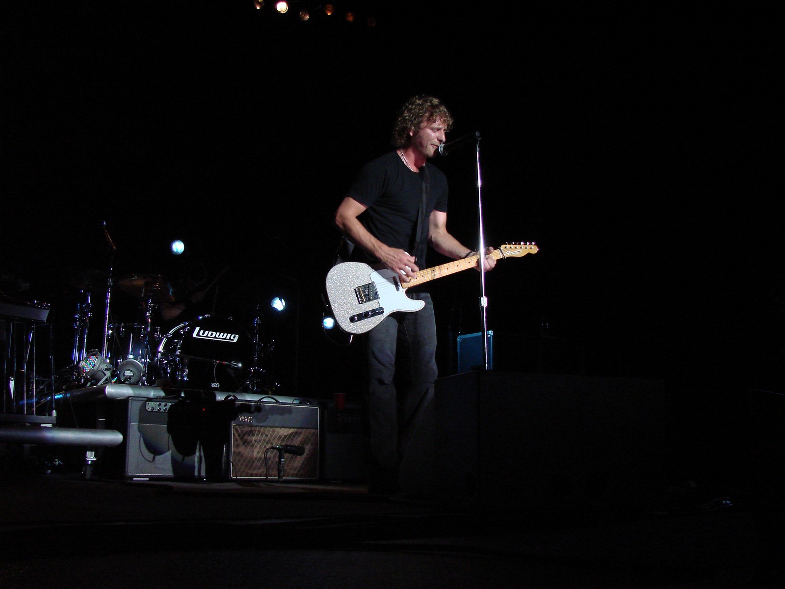 Music Notes - Dierks Bentley, photograph 0045