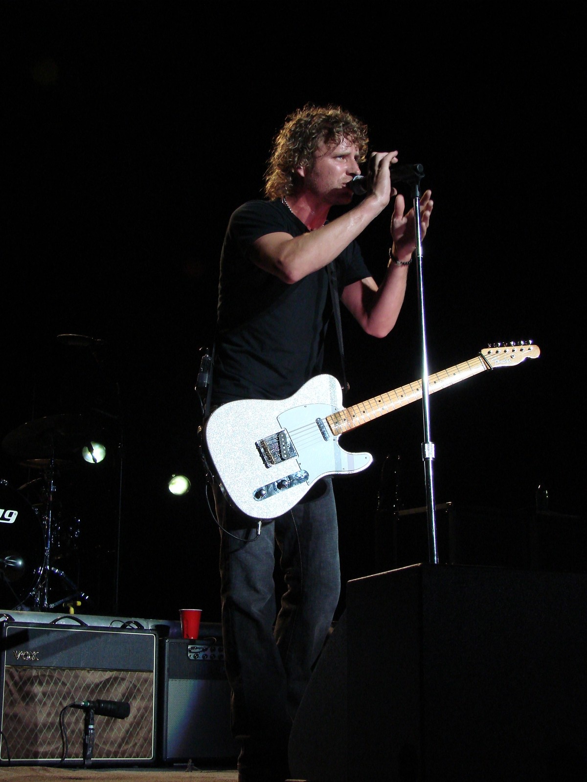 Music Notes - Dierks Bentley, photograph 0052
