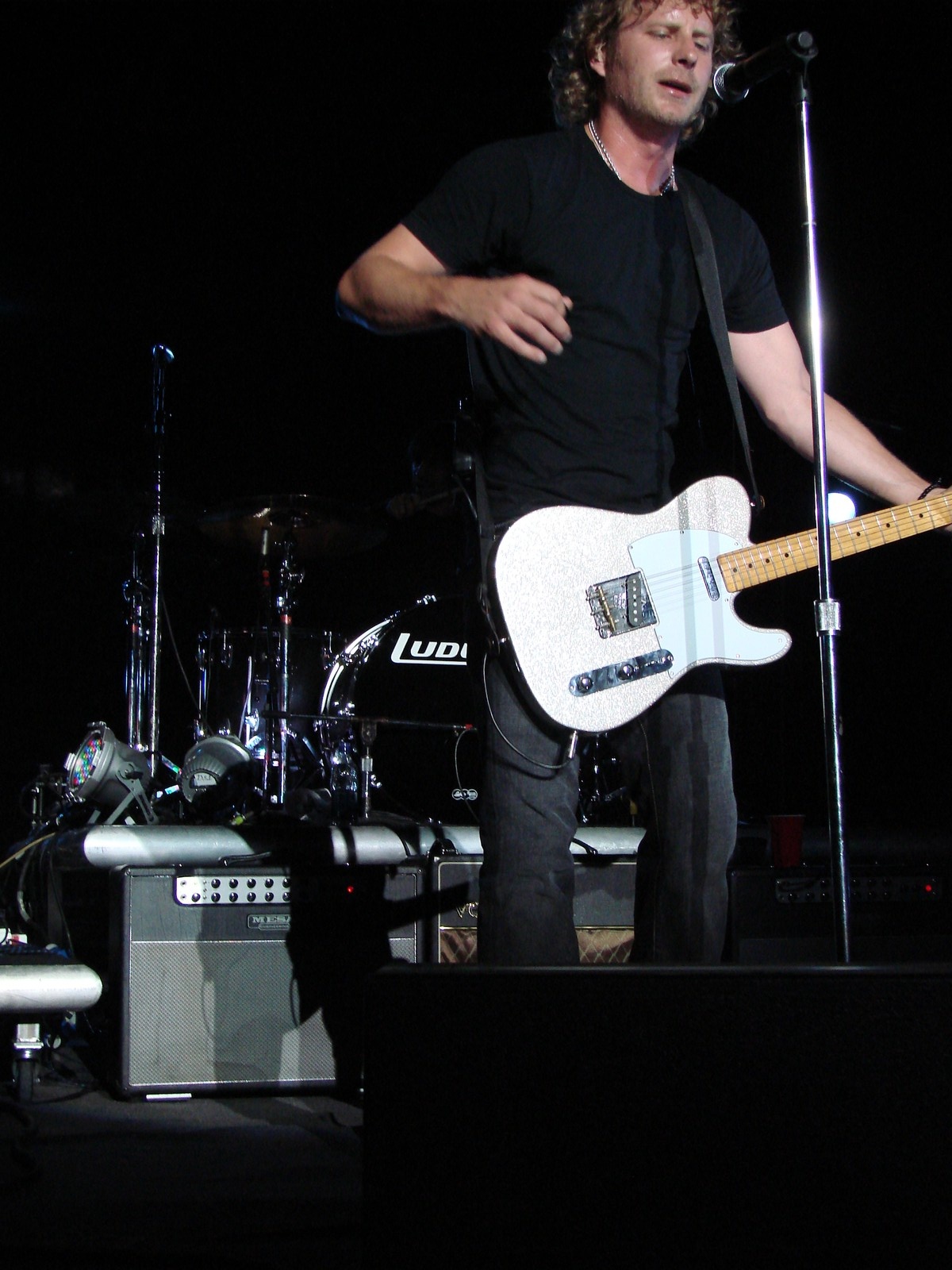 Music Notes - Dierks Bentley, photograph 0054