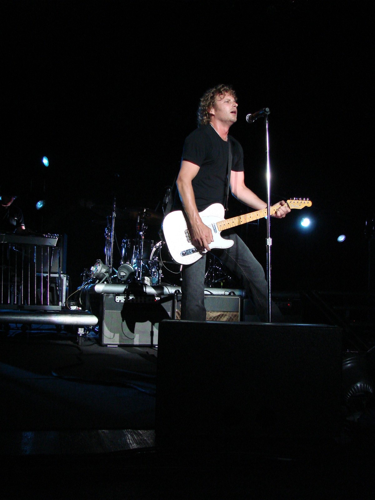 Music Notes - Dierks Bentley, photograph 0055
