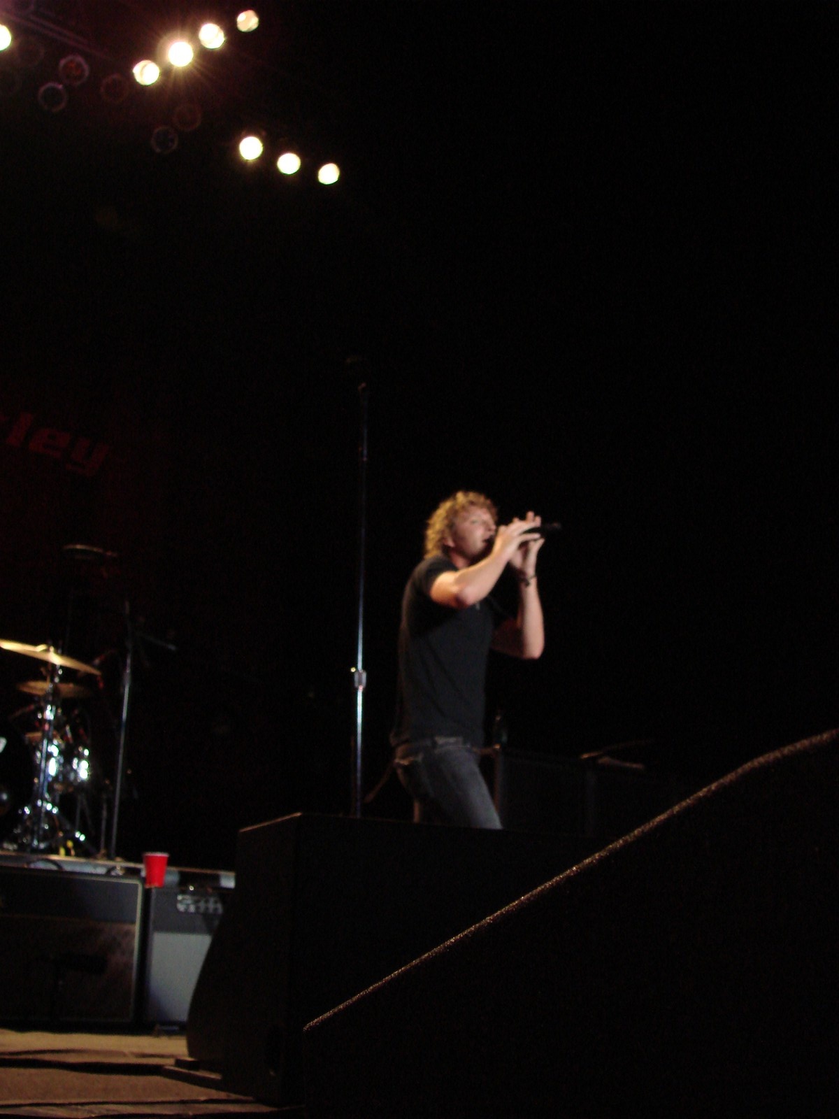 Music Notes - Dierks Bentley, photograph 0079