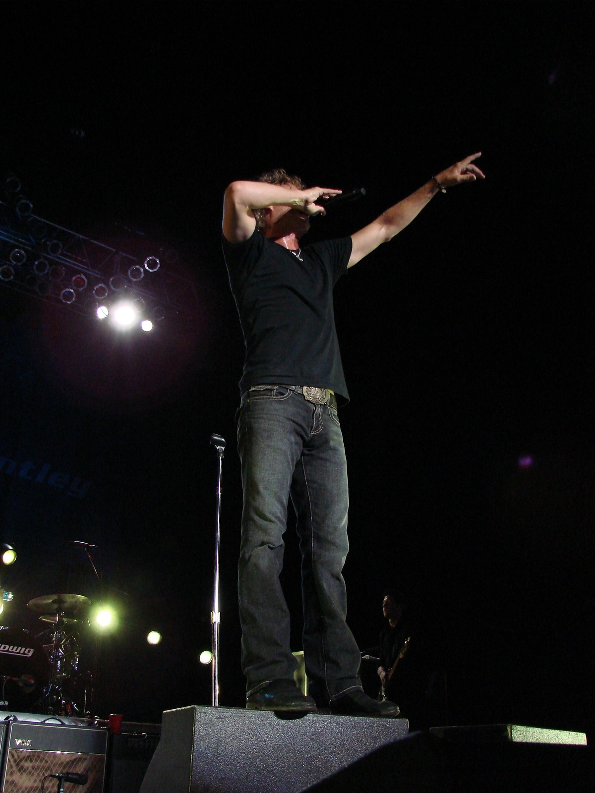 Music Notes - Dierks Bentley, photograph 0089