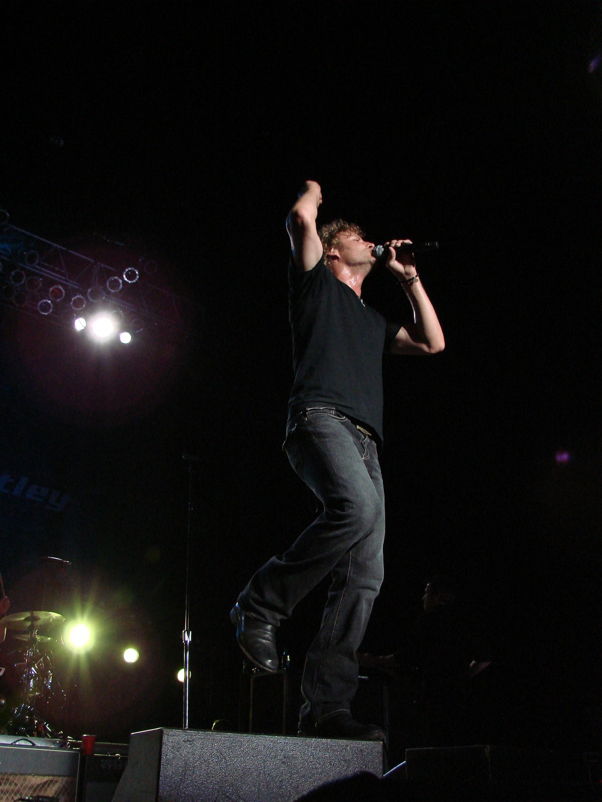 Music Notes - Dierks Bentley, photograph 0093