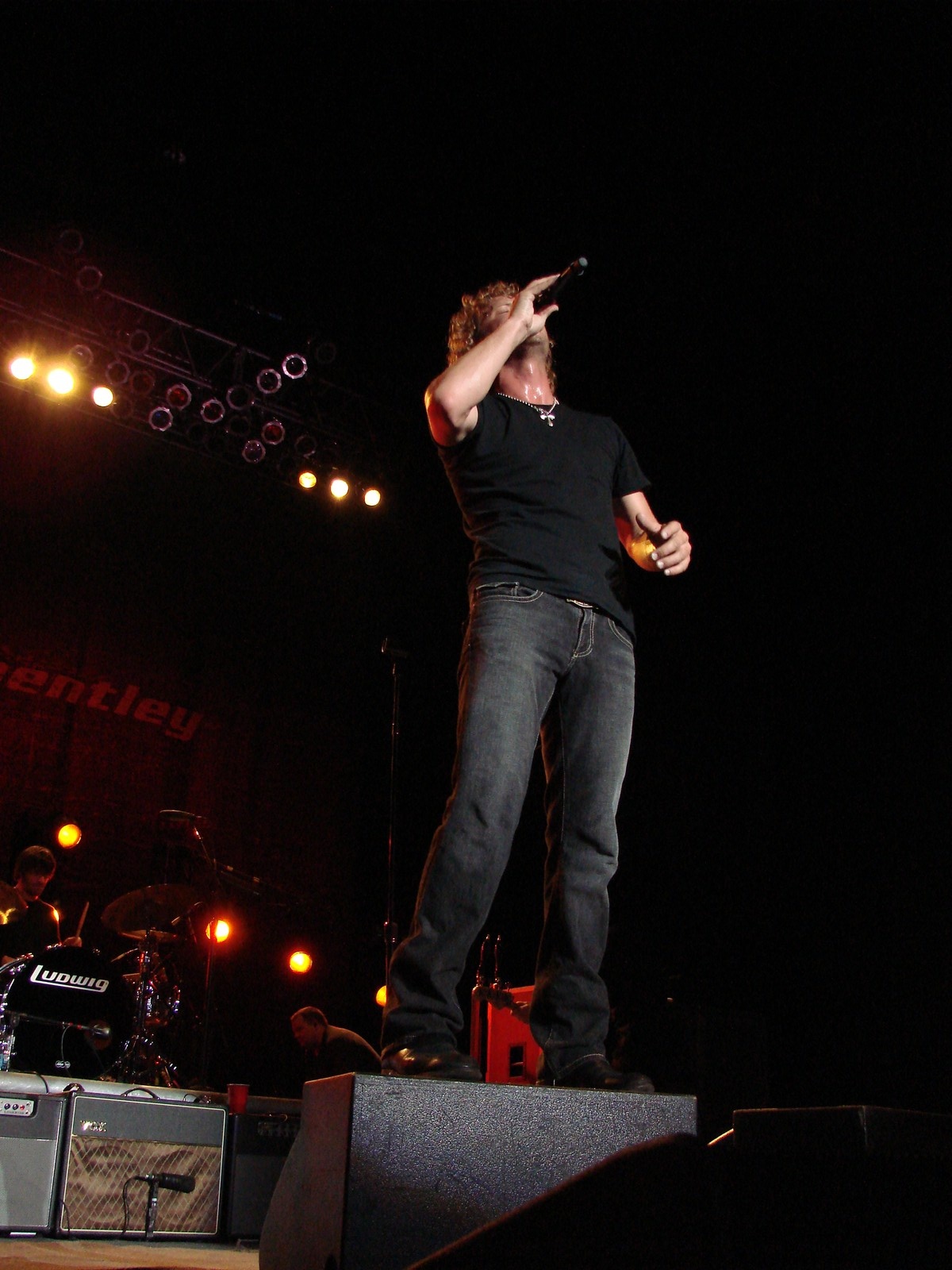 Music Notes - Dierks Bentley, photograph 0094