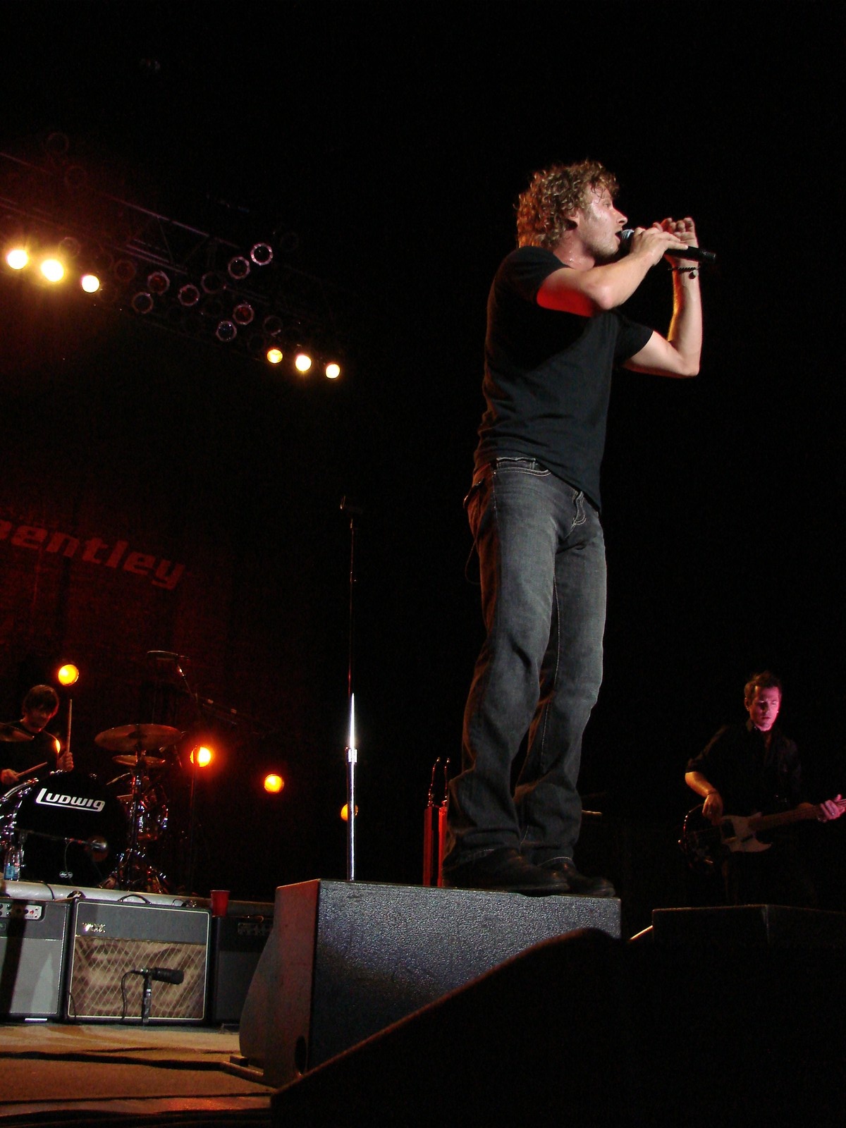 Music Notes - Dierks Bentley, photograph 0096