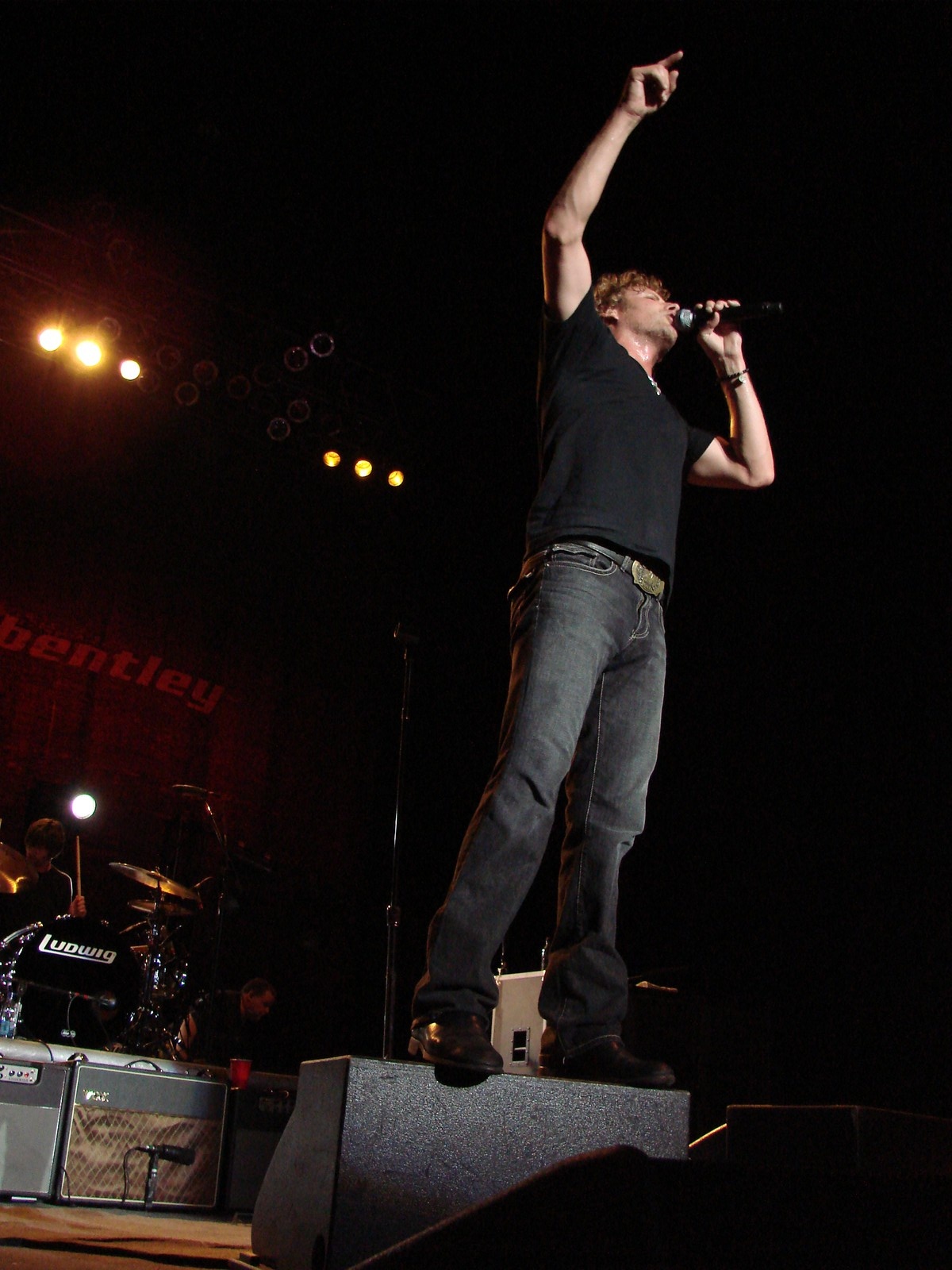 Music Notes - Dierks Bentley, photograph 0102