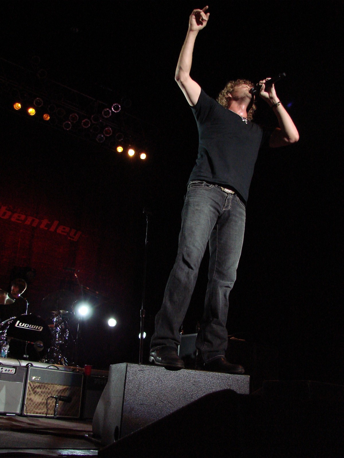 Music Notes - Dierks Bentley, photograph 0103
