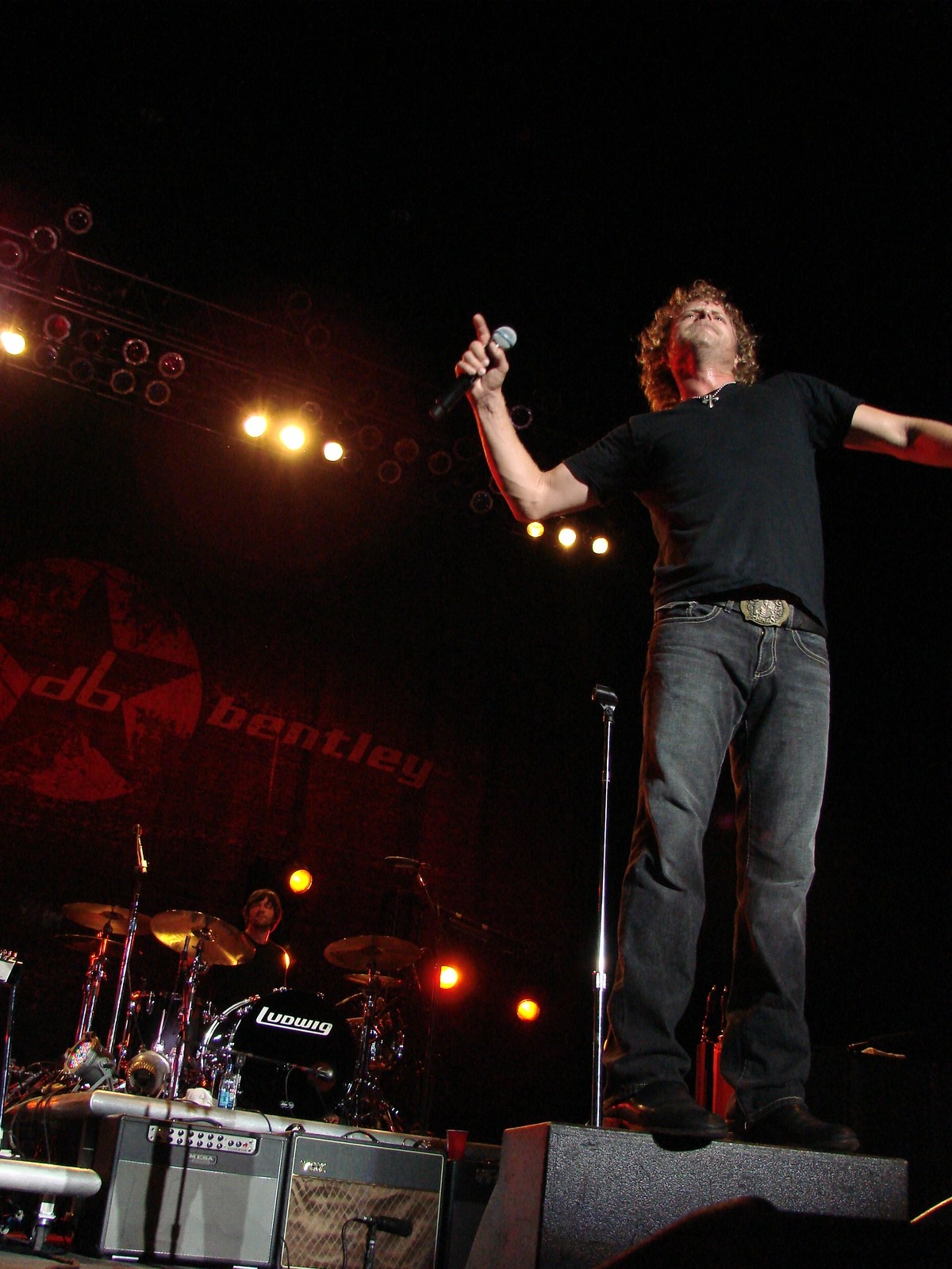 Music Notes - Dierks Bentley, photograph 0107
