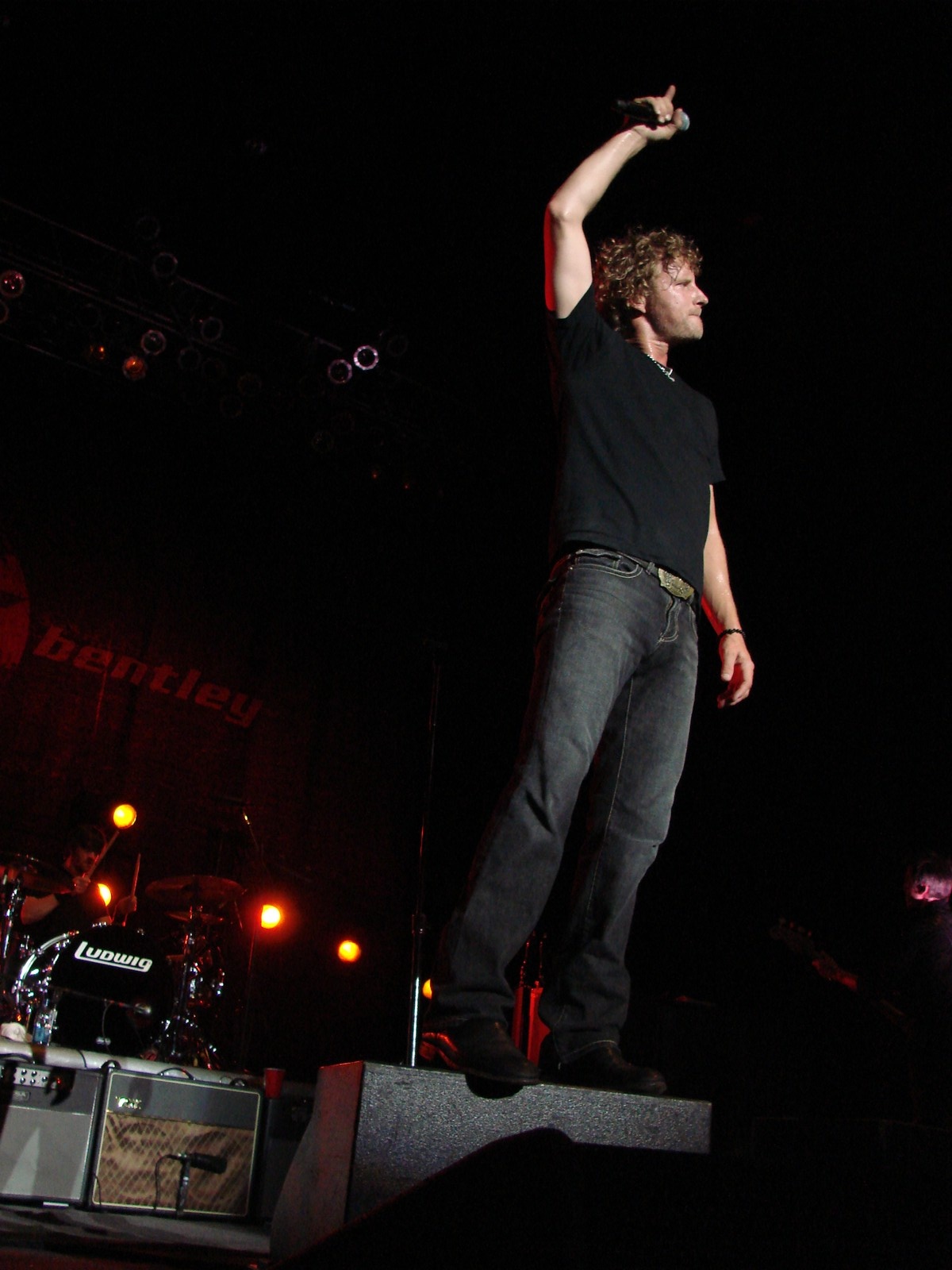 Music Notes - Dierks Bentley, photograph 0108